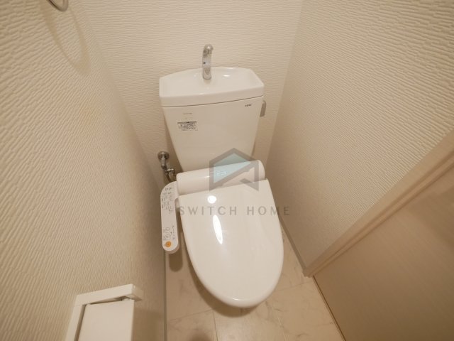 トイレ　落ち着いた色調のトイレです