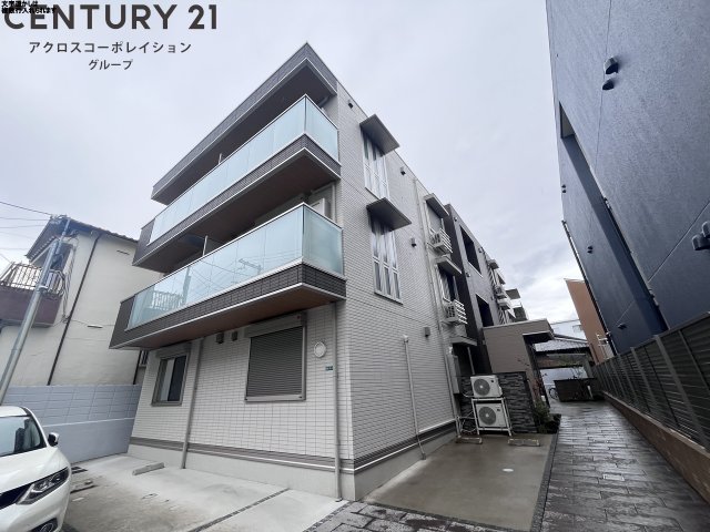 建物外観　宅配ボックス付きで不在時にも便利！