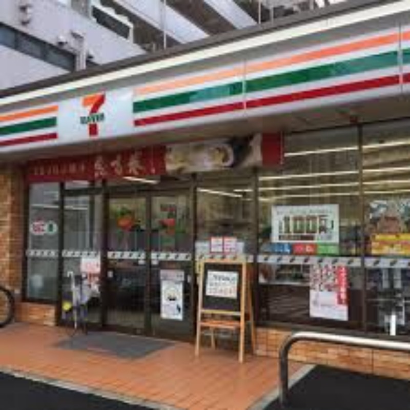 コンビニ　セブンイレブン横浜鶴見駅西店（コンビニ）まで622m