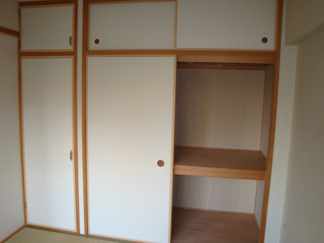 収納　写真は別のお部屋です。現況優先ください。