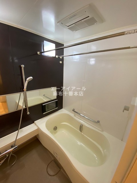 バス・シャワールーム　別部屋の写真です