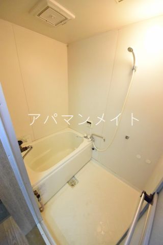 バス・シャワールーム　落ち着いた空間のお風呂です