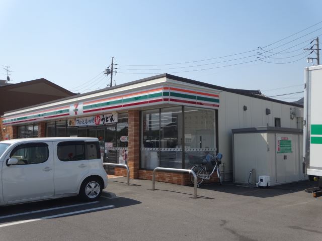 コンビニ　セブンイレブン（コンビニ）まで550m