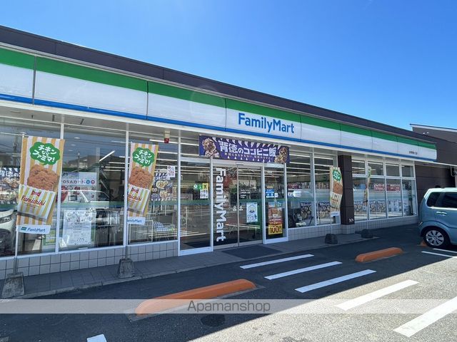 コンビニ　ファミリーマート太宰府梅ヶ丘店（コンビニ）まで829m