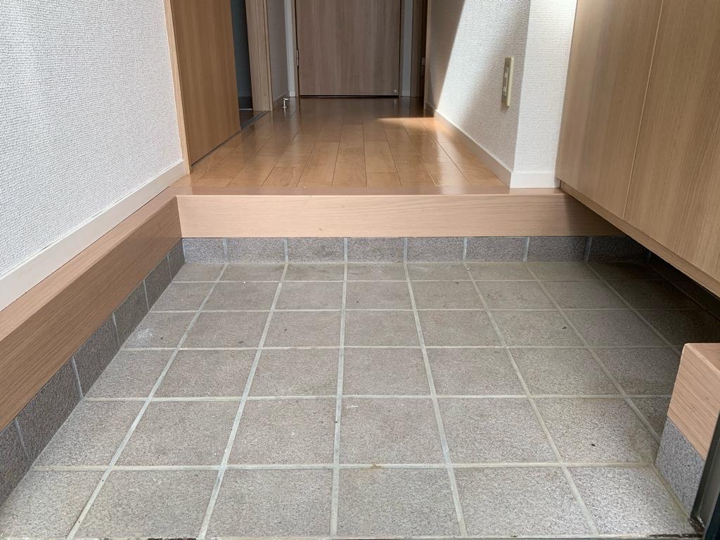 玄関　収納もある玄関です