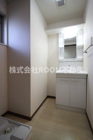 洗面設備　コンパクトで使いやすい洗面所