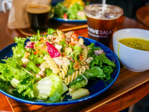 飲食店　HIGH FIVE SALAD　牛込神楽坂店（飲食店）まで334m