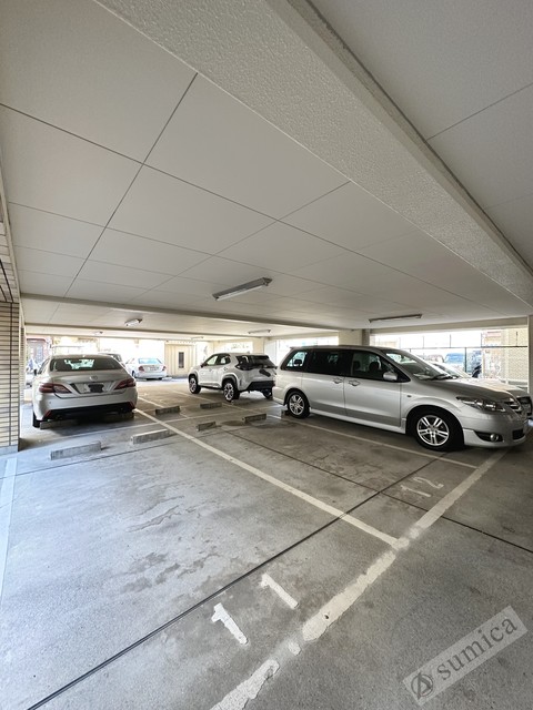 駐車場　ラクラク。敷地内駐車場です。