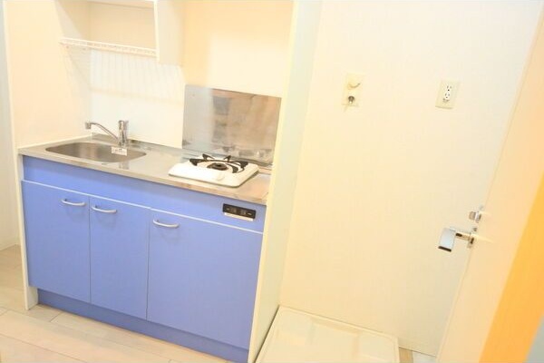 キッチン　※写真は同じマンションの違う部屋のものになります。