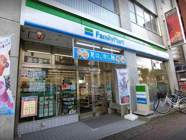 コンビニ　ファミリーマート山王大森駅前店（コンビニ）まで8m