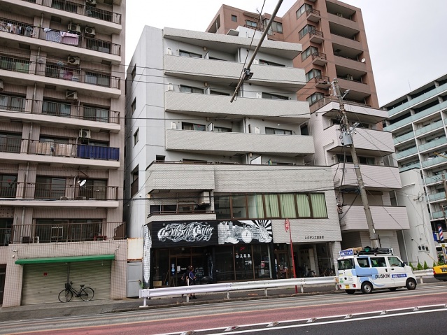 建物外観　タイル張りの外観