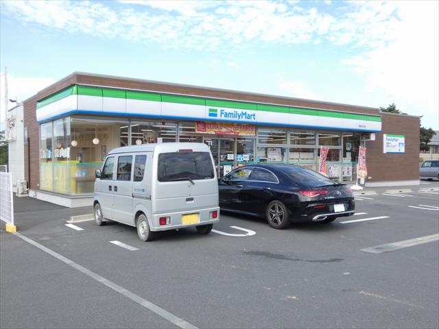コンビニ　ファミリーマート湖西なか店（コンビニ）まで652m