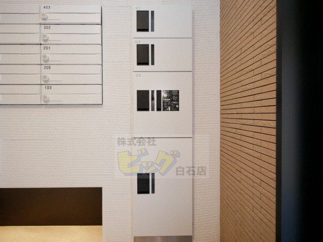 エントランス　不在でも荷物を受け取れる宅配ＢＯＸあります♪