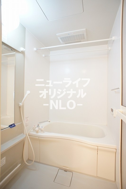 バス・シャワールーム　雨の日でも安心してお洗濯ができる浴室乾燥機付き☆