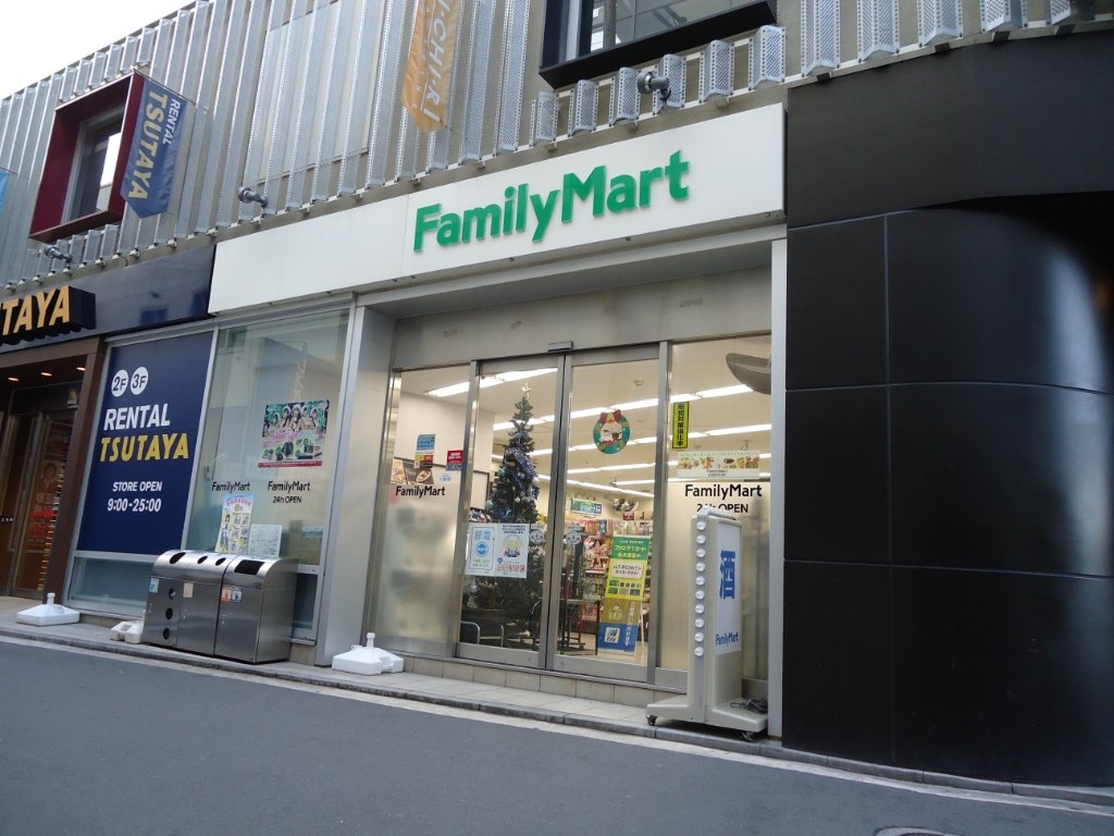 コンビニ　ファミリーマート 枚方デパートメントビル店（コンビニ）まで383m