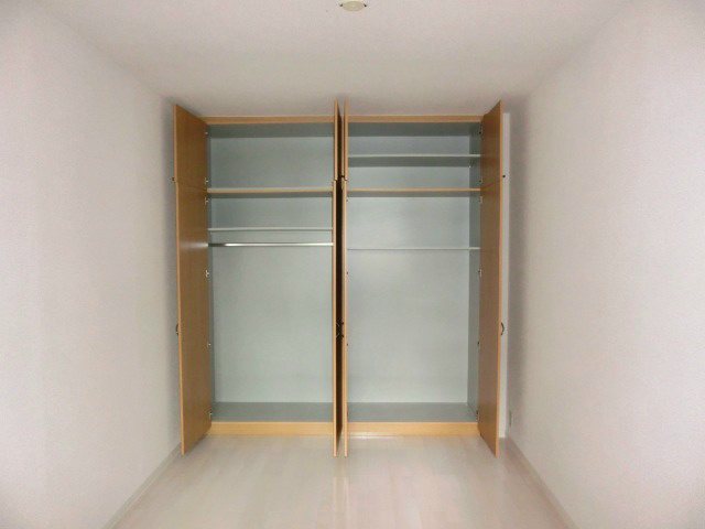 収納　東側洋室はたっぷり収納できます！