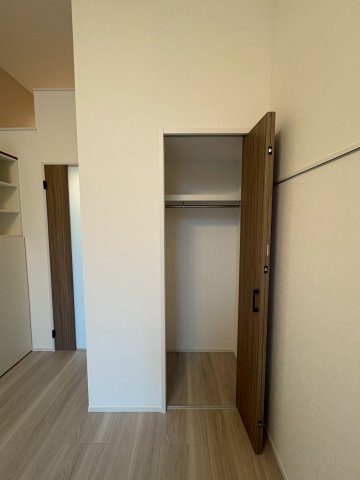 収納　パイプ付きの収納です♪ ※別室参考写真