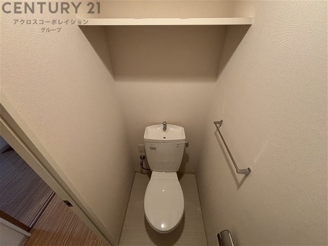 トイレ　収納棚つきのトイレ！