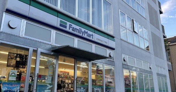 コンビニ　ファミリーマート文京目白台三丁目店（コンビニ）まで238m