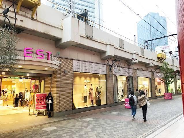 ショッピングセンター　EST（ショッピングセンター）まで837m
