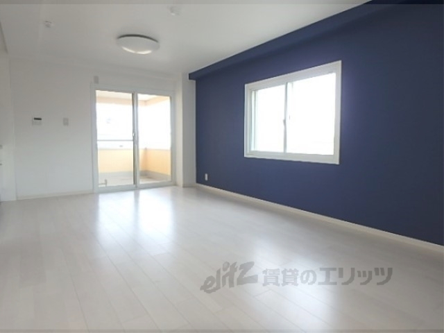 居室・リビング　１３帖の広いお部屋です