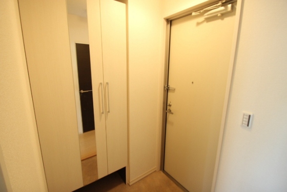 玄関　※別部屋の写真です
