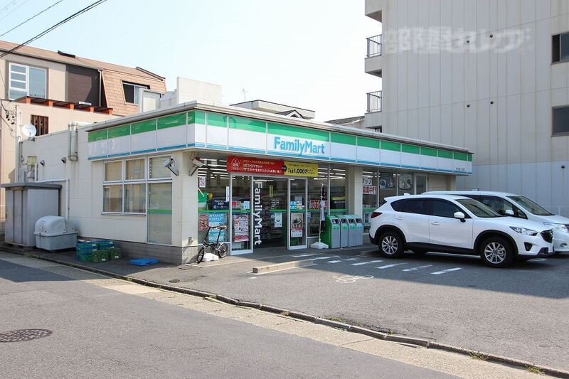 コンビニ　ファミリーマート 秩父通二丁目店（コンビニ）まで360m