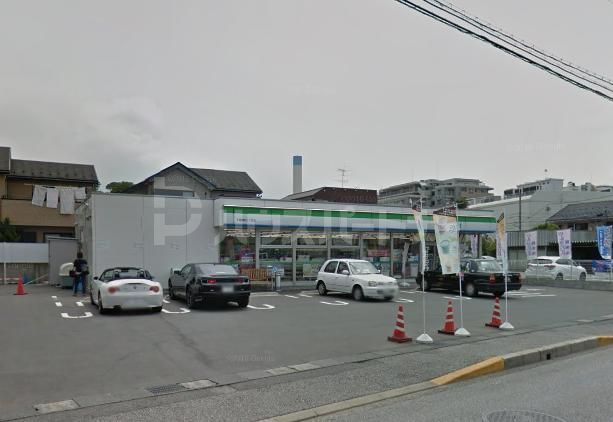 コンビニ　ファミリーマート南町3丁目店（コンビニ）まで210m