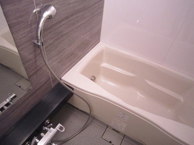 バス・シャワールーム　ゆったりサイズバス　追焚き・浴室乾燥機