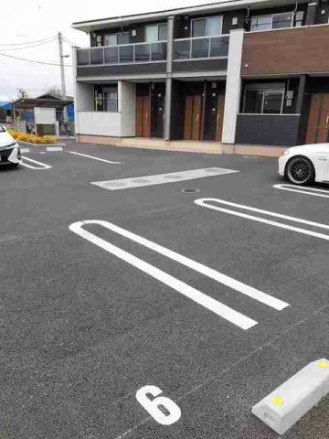 駐車場　駐車場があるので、車を買う予定の方も安心です