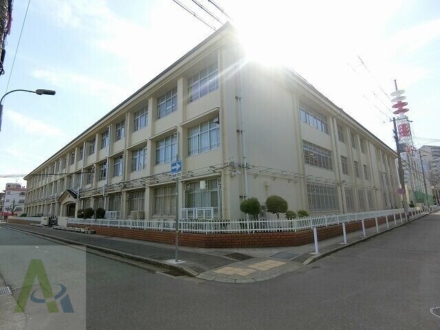 中学校　神戸市立兵庫中学校（中学校）まで268m