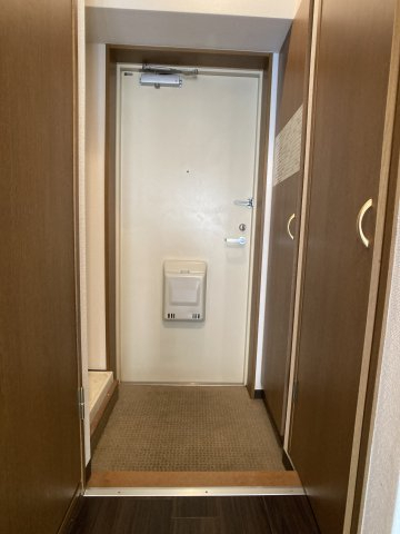 玄関　他室参照(203号室)