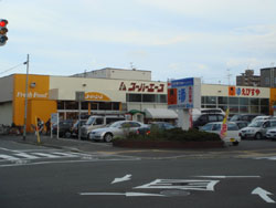スーパー　スーパーエース美香保店（スーパー）まで198m
