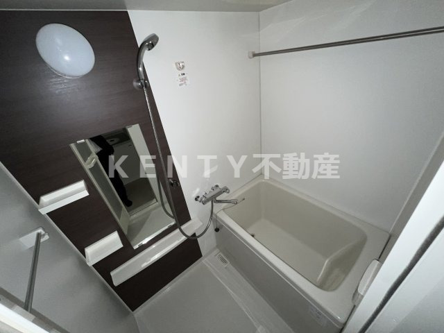 バス・シャワールーム　コンパクトで使いやすいお風呂です