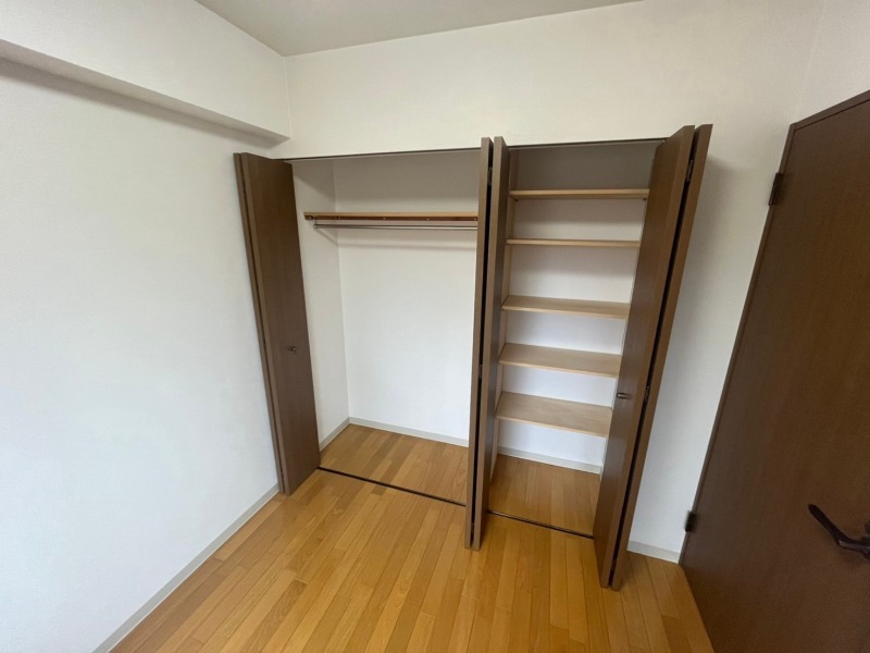 収納　寝室の収納です。部屋がすっきり片付きます。