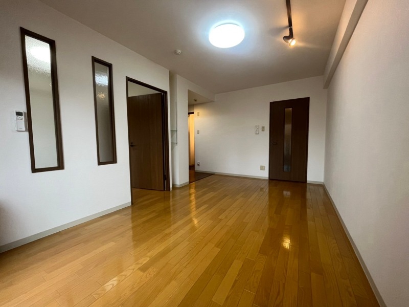 居室・リビング　広くてキレイなお部屋が広がっていて、充実した生活が送れそう。