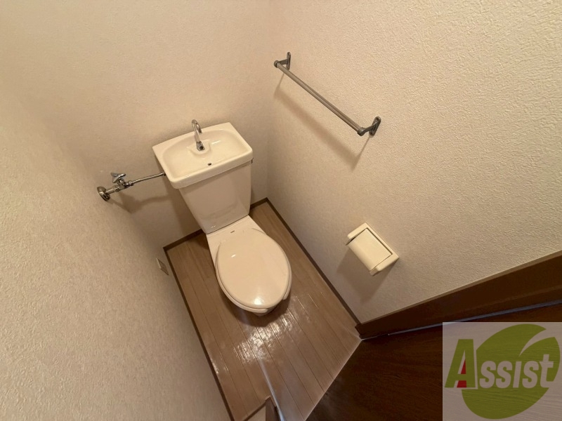 トイレ　こちらはトイレです。清潔感があり、安心して使用できます。
