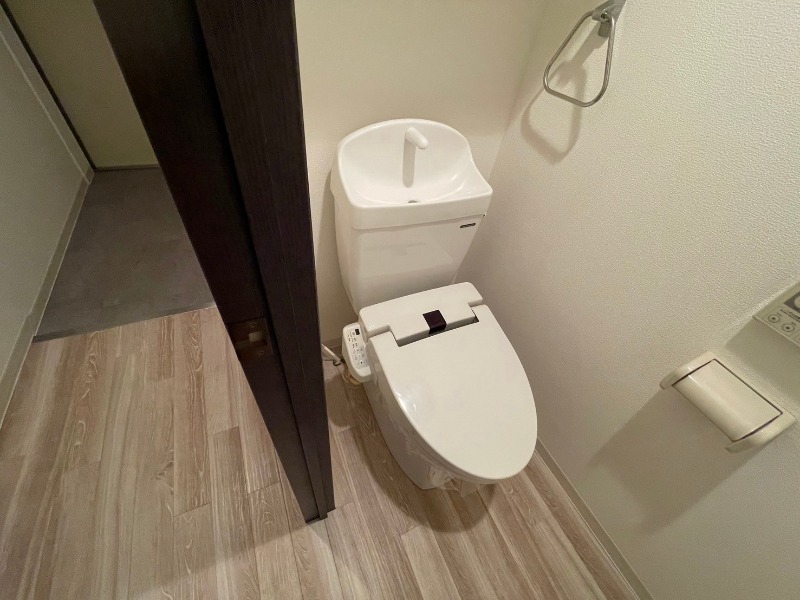 トイレ　こちらはトイレです。清潔感があり、安心して使用できます。