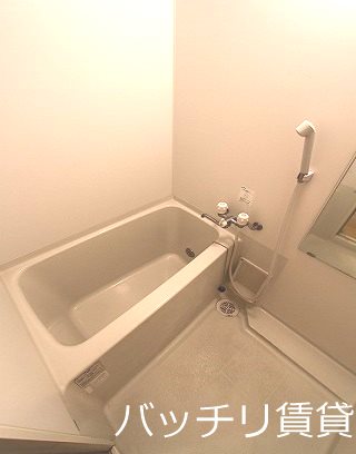 バス・シャワールーム　画像は別号室タイプの為、現状を優先致します。