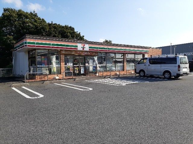 コンビニ　セブンイレブン（コンビニ）まで800m