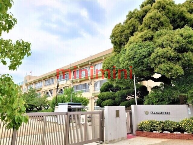小学校　茨木市立春日丘小学校（小学校）まで261m