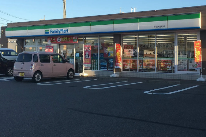 コンビニ　ファミリーマート 半田大池町店（コンビニ）まで401m
