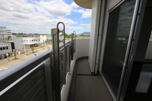 バルコニー　角部屋のためバルコニーが広いです