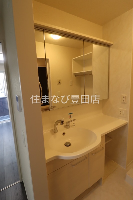 洗面設備　同型別部屋写真
