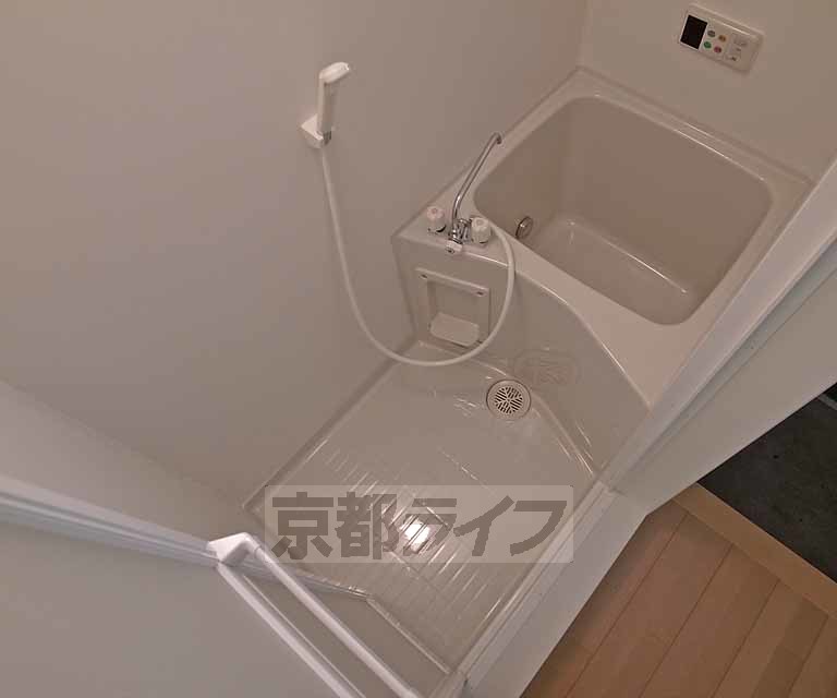 バス・シャワールーム　まっさらです～！