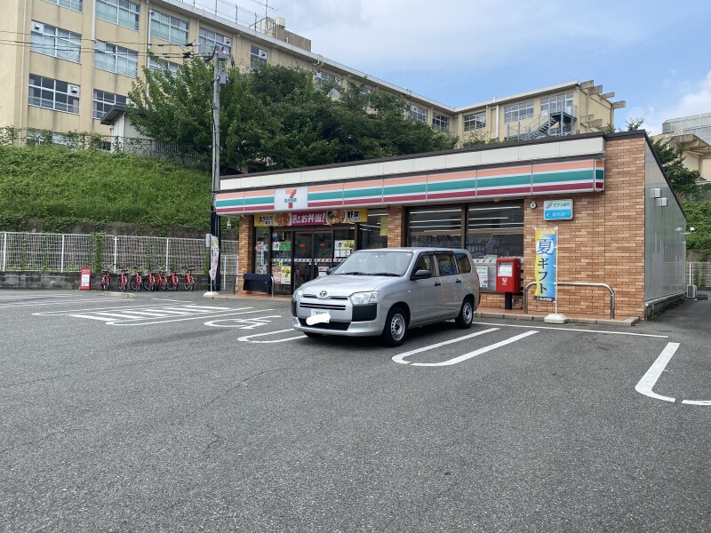 コンビニ　セブンイレブン福岡八田2丁目店（コンビニ）まで575m