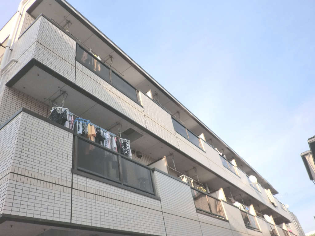 建物外観　敷地内バイク置場・駐車場あり☆