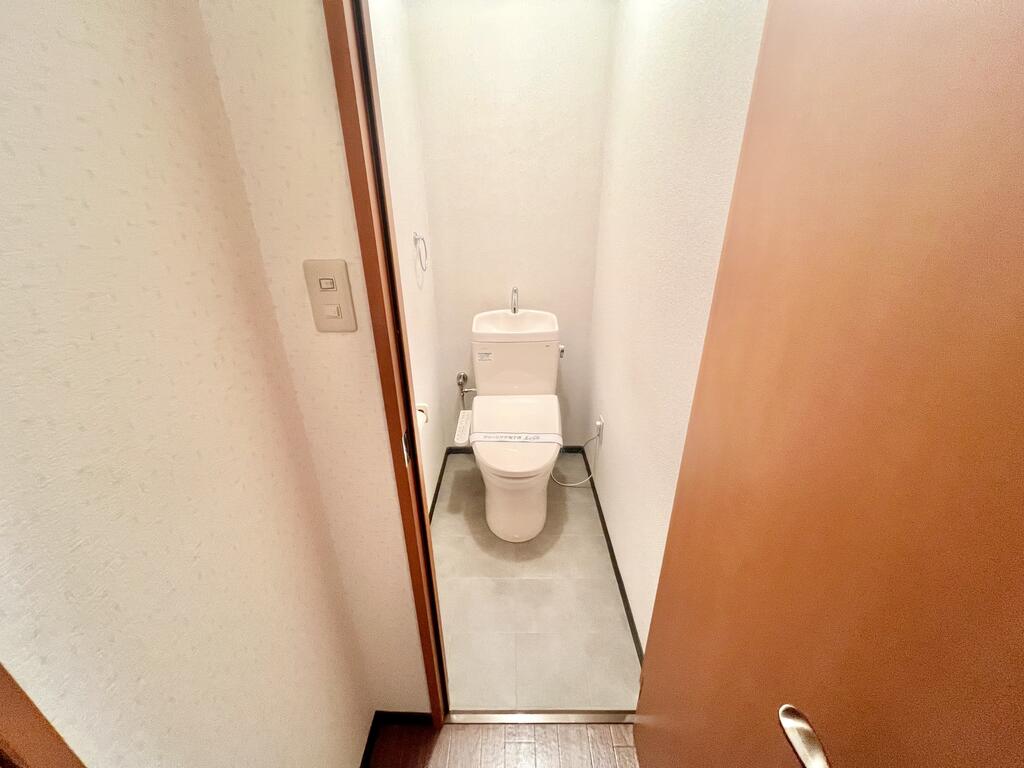 トイレ　※同物件別号室の写真