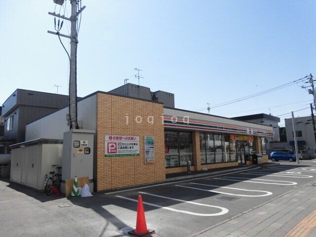 コンビニ　セブンイレブン札幌北23条店（コンビニ）まで300m