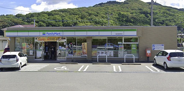 コンビニ　ファミリーマート 久留米御井町店（コンビニ）まで943m